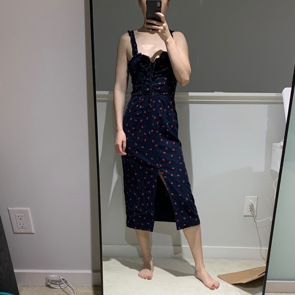 Finders Keepers Dresses & Skirts - Finders Keepers Navy Midi Dress with Red Pattern